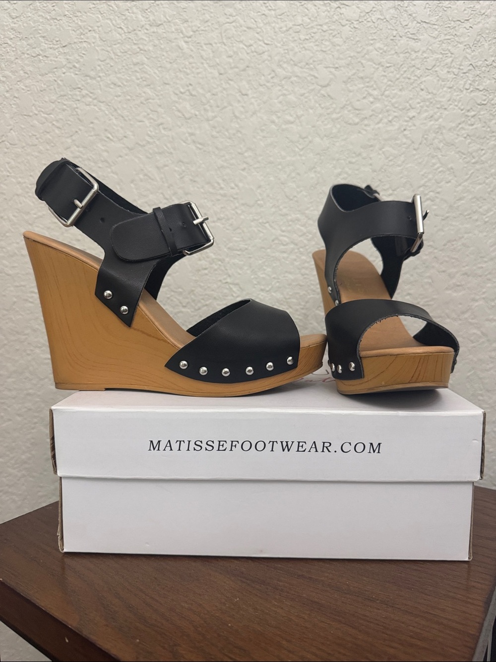 Matisse Black Leather and Wood-Look Platform Wedges Size 8